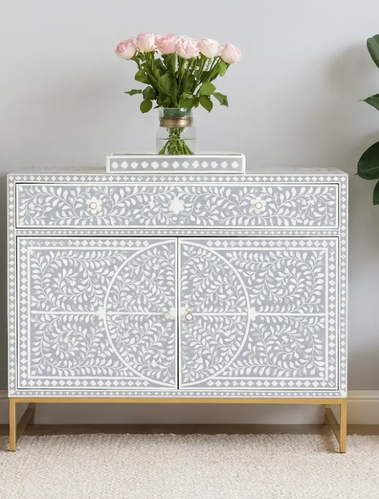 MOP cabinet